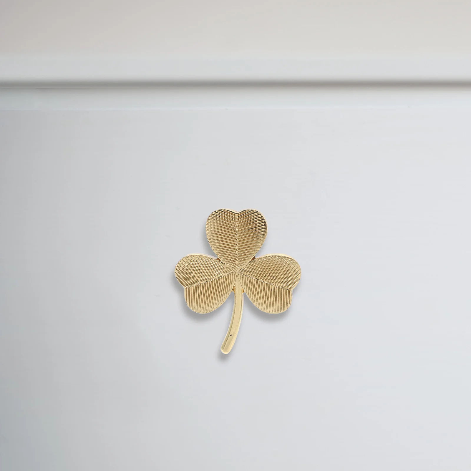 

Brass Shamrock Drawer Pulls Cabinet Knobs Small Golden Decorative Closet Handles Vintage Wardrobe Hardware Leaf Shaped Dresser