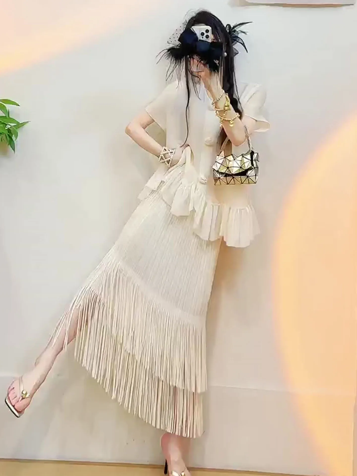 

White Summer Halter Neck Ruffle Skirt And Top Slimming Tassel Folded Polyester Two-Piece Set for Women over 35 Years Old