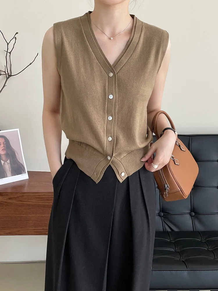 [EAM] Gray Khaki With Scarf Elegant Knitting Cardigan Sweater V-Neck Sleeveless Women New Fashion Spring Autumn 2024 1DH6847