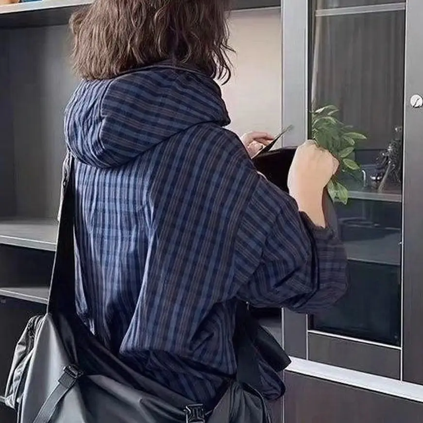 

2023 весна и осень, новый модный стиль, универсальное тонкое пальто в клетку с капюшоном, женский свободный повседневный топ