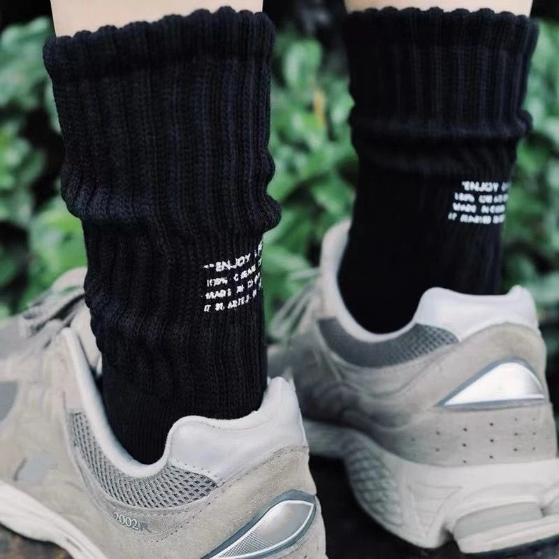Kadınlar için 1 çift Vintage mektup orta tüp çorap erkekler kore iğne kalın iplik örme katı kalınlaşmış spor yığılmış çorap
