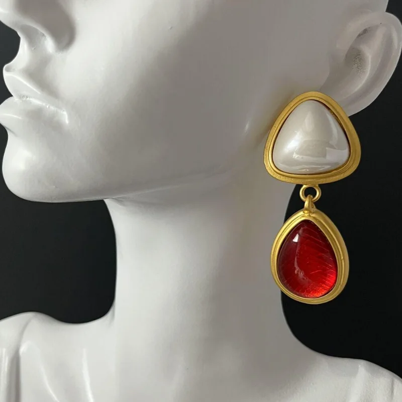 Vintage Temperament Elegant Earrings Contrasting Gentle Color Earrings and Accessories for Women's Exaggerated Personality