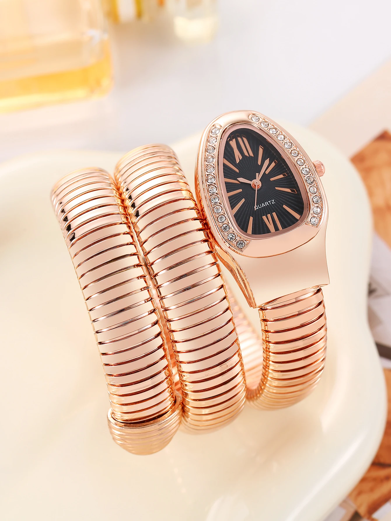 1 ساعة على شكل ثعبان، ساعة سوار عصرية للسيدات، ساعة كوارتز مبتكرة، ساعة سوار مخصصة