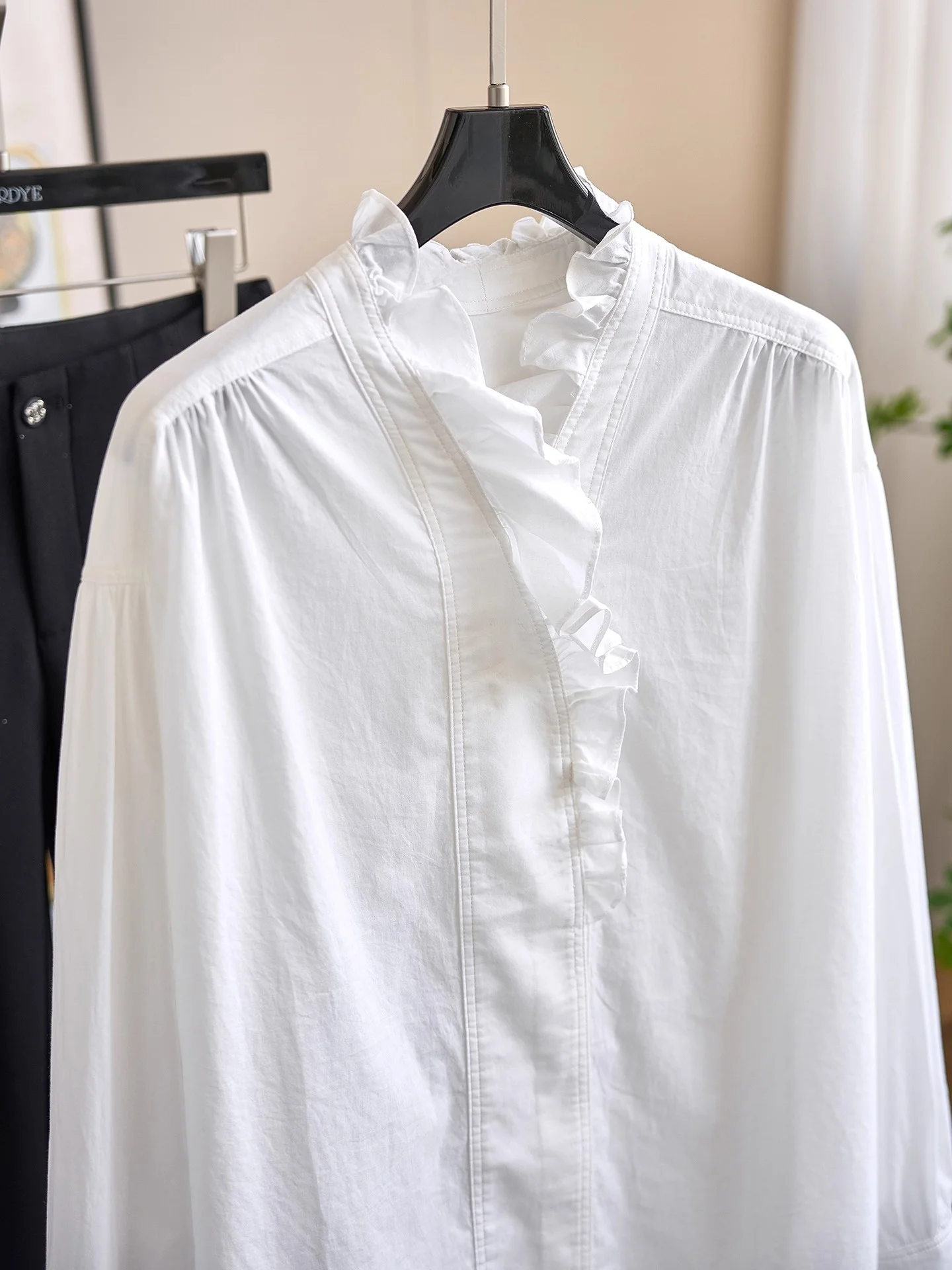 

Элегантная хлопковая белая рубашка с длинным рукавом и V-образным вырезом, с кружевной отделкой, для послеобеденного чая, комфортная, дышащая, оригинальный дизайн.