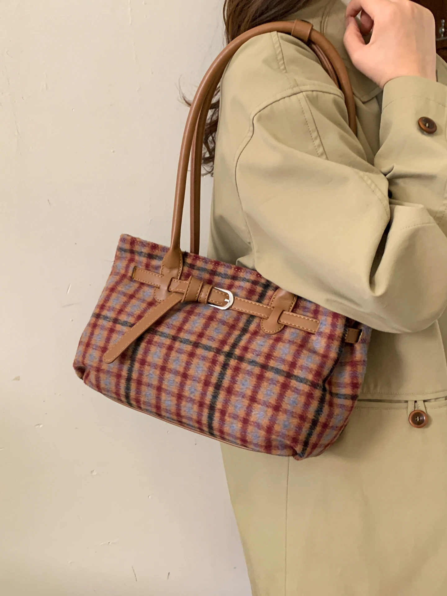 

Весна 2026: Новая модная женская сумка через плечо из твида в клетку, большая вместительная сумка для поездок на работу, ретро-сумка на подмышку, повседневная простая элегантная сумка