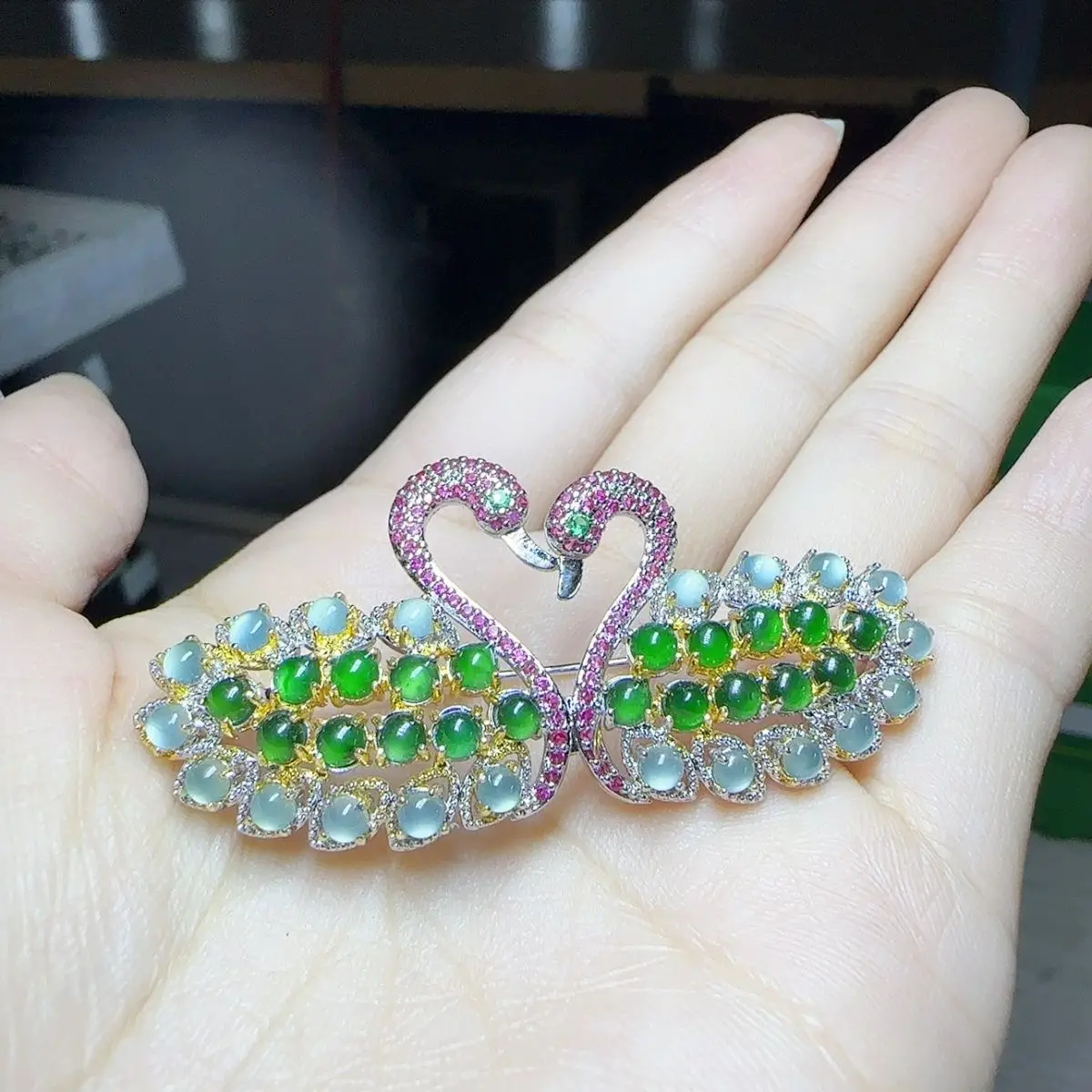 

Natural A jadeite ice green egg surface swan brooch (choose one of the best in diversity)