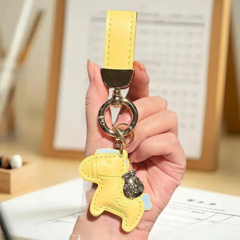 سلسلة مفاتيح على شكل حصان؛ إكسسوار جلدي ساحر؛ حلقة مفاتيح لحقيبة المال على شكل حصان محظوظ؛ هدية فريدة من نوعها للعام الجديد. #4