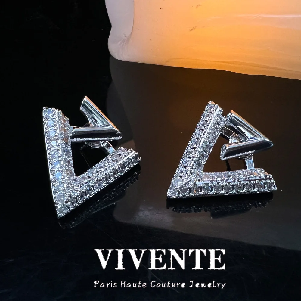 Niche design triangular stud earrings, best-selling luxury star style simple letter earrings