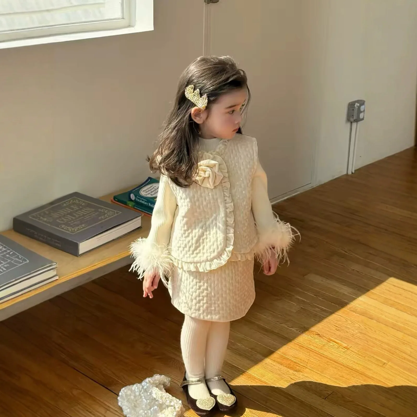 Two Piece Set Girls' Small Fragrant Style Three-dimensional Flower Fungus Edge Embroidered Sequins Velvet Vest Half Skirt Set