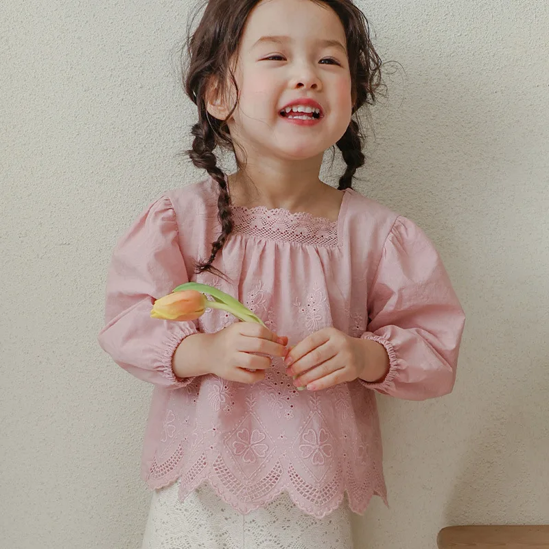 

2025 Spring Korean Children's Girls' Sweet Cotton Embroidered Lace Square Collar Doll Shirt T-shirt blouse for girls
