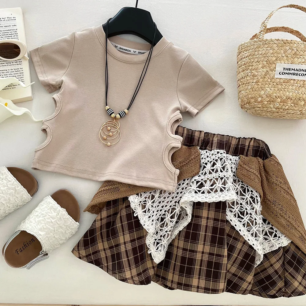 

Girls' short-sleeved ripped T-shirt set 2025 summer fashion foreign-style plaid irregular skirt two-piece set