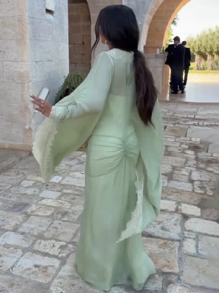 Zartes Grünes Spitzenkleid mit V-Ausschnitt, Maxi-Länge, Schicke Weite Ärmel, Plissiert, Schlanke Passform, Mehrschichtiges Abendkleid, Hochzeitsgast-Robe 2026 – Detail 19