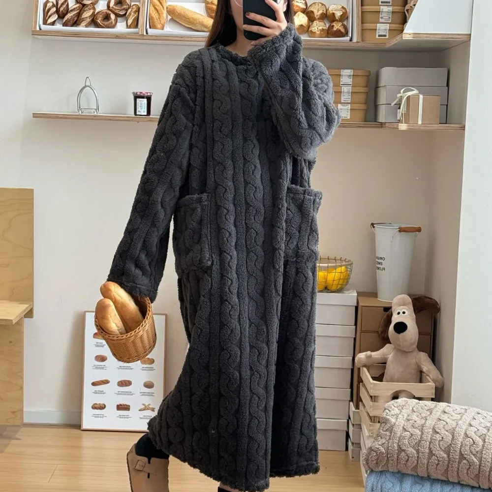 

Новое утепленное мягкое ночное платье, однотонные удобные ночные рубашки с длинными рукавами и двойным карманом, коралловый бархат, зимняя одежда для сна