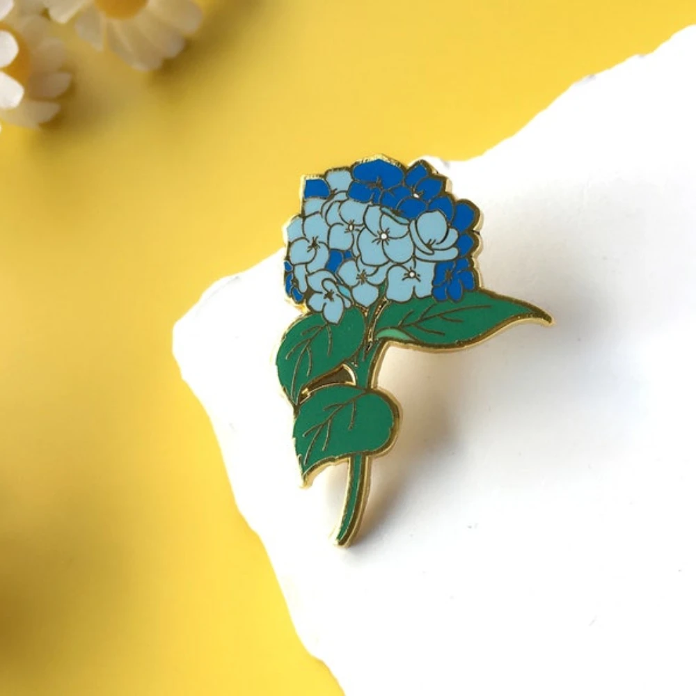 Beautiful Hydrangea Hhard Enamel Pin Flower Badge Floral Brooch for Jewelry Accessory Gifts for Botantists Wholesale