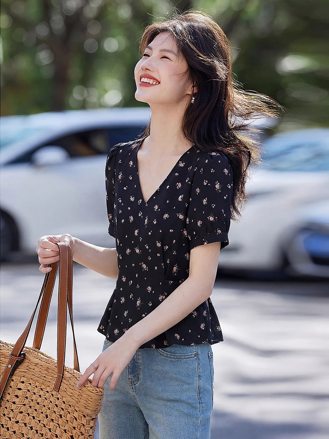 

Женская повседневная рубашка Xin Fei Yu с цветочным принтом и V-образным вырезом, приталенная, с коротким рукавом, дышащая, из полиэстера, элегантная, молодежная