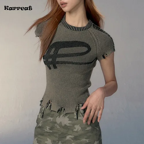Karrcat-Top de punto de estética Grunge, camiseta desgastada Vintage, Top corto roto Punk, camiseta acanalada delgada Harajuku, ropa de calle Y2k