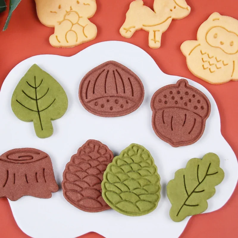 Cartoon Autumn Leaves Squirrel Owl Pattern Biscuit Mould Thanksgiving Day Chestnuts Pine Cones Fondant Cookie Cutter Baking Tool