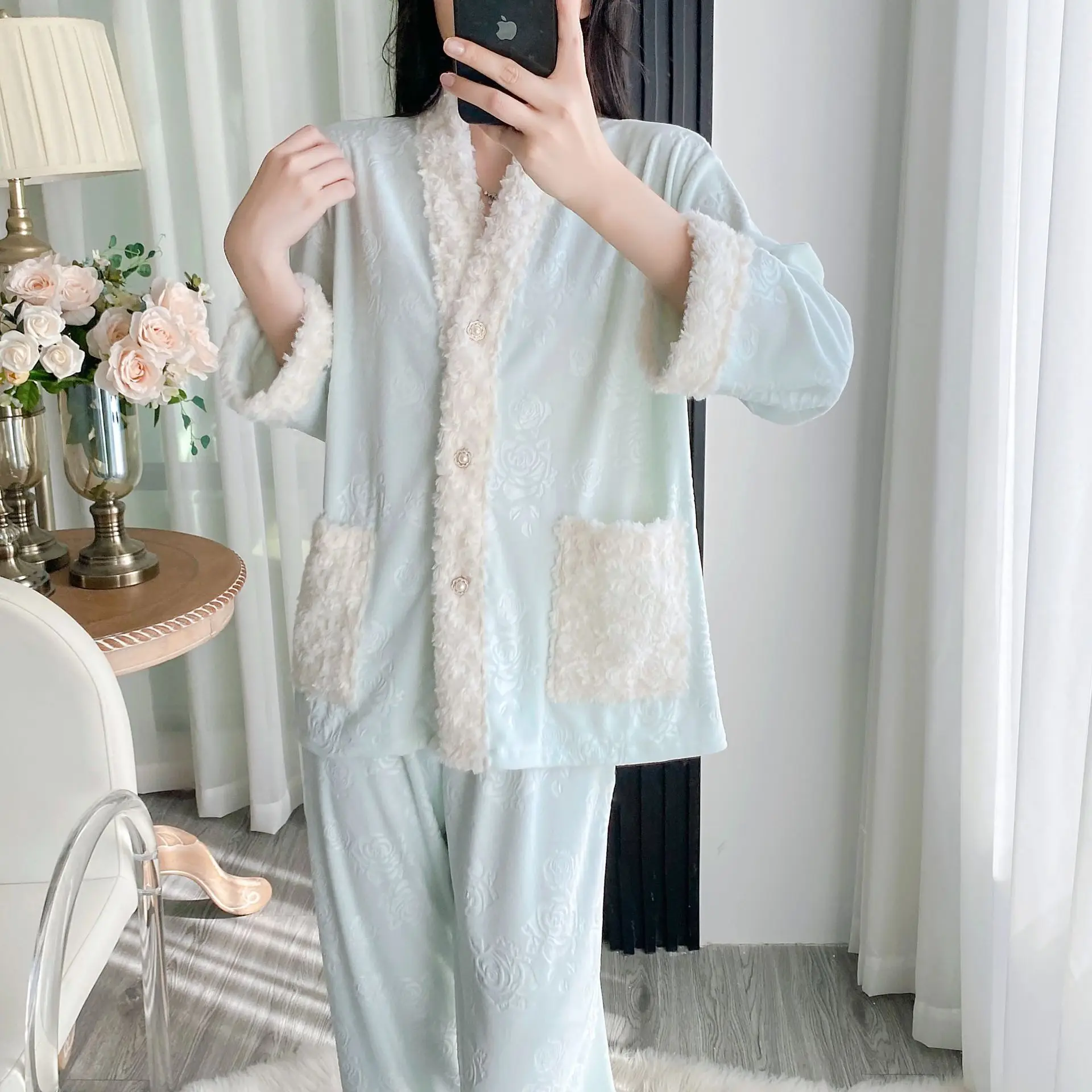 New Island Velvet Sleepwear Women's Long Sleeve Pants Thickened Soft Girl Home Clothes Small Fragrant Style Simple Autumn And Wi