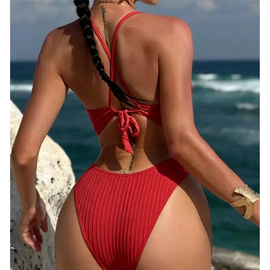 Bikini mit überkreuztem Rücken, geripptem Metallring, Damen-Badeanzug, zweiteiliges Bikini-Set, gepolsterter Badeanzug, Badebekleidung, Modell V8101. – Detail 4
