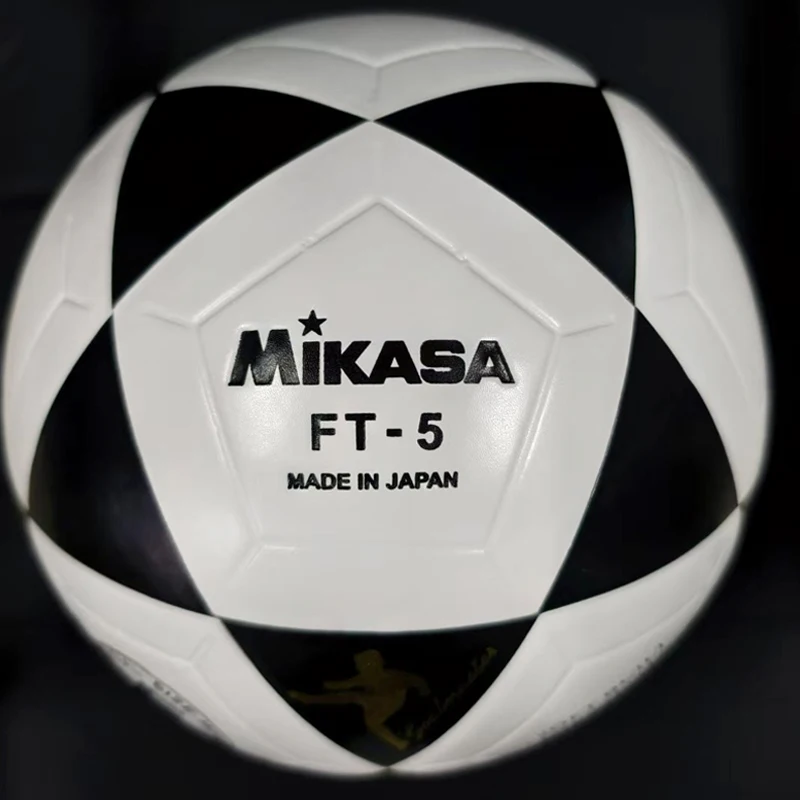 Рисунок 3 - Футбольные мячи стандартного размера 5