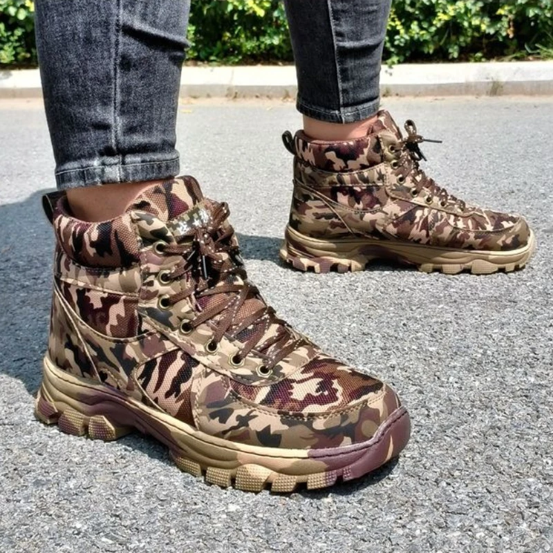 Men Winter Camouflage Snow Boots Warm Fur Lined High Top Outdoor Anti Slip Hiking Boots Rugged Thermal Cotton Shoes