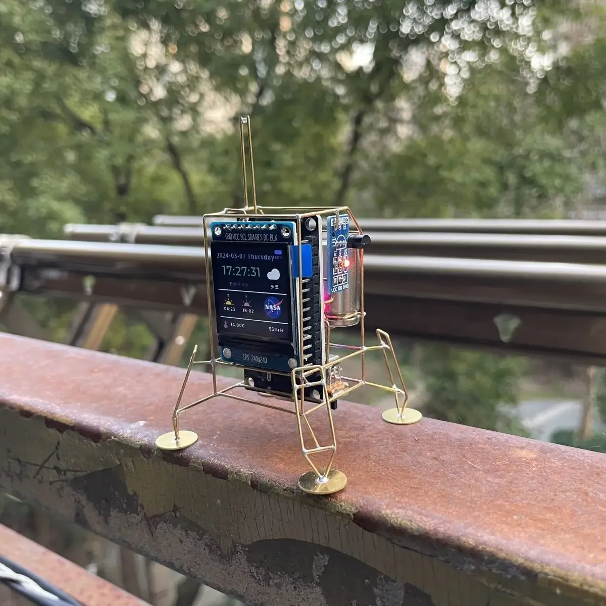 DIY WIFI Zegar na biurko Ozdoba BornLander Ręcznie robiony Lander Mars