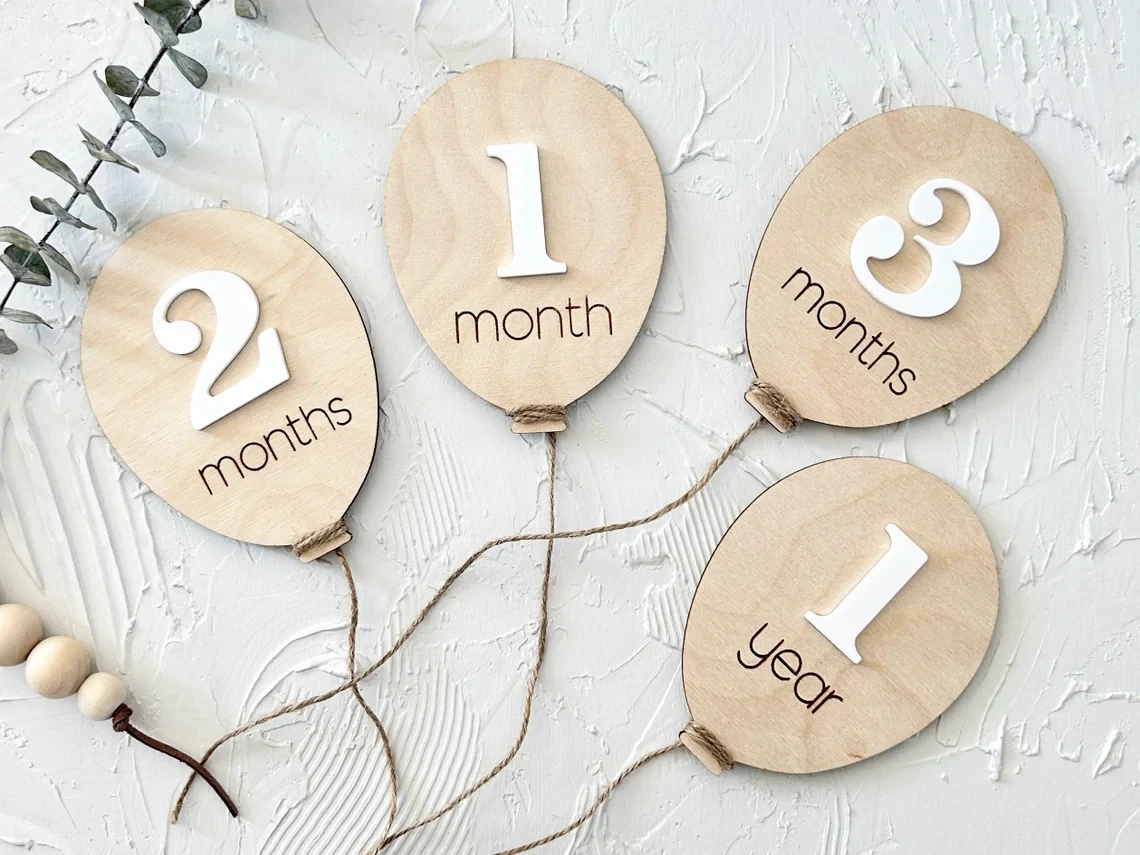 Wooden Monthly Milestones, Baby Photos, Newborn Milestones, Baby Shower Gift, Newborn Photo Props, 3D Balloon Milestones