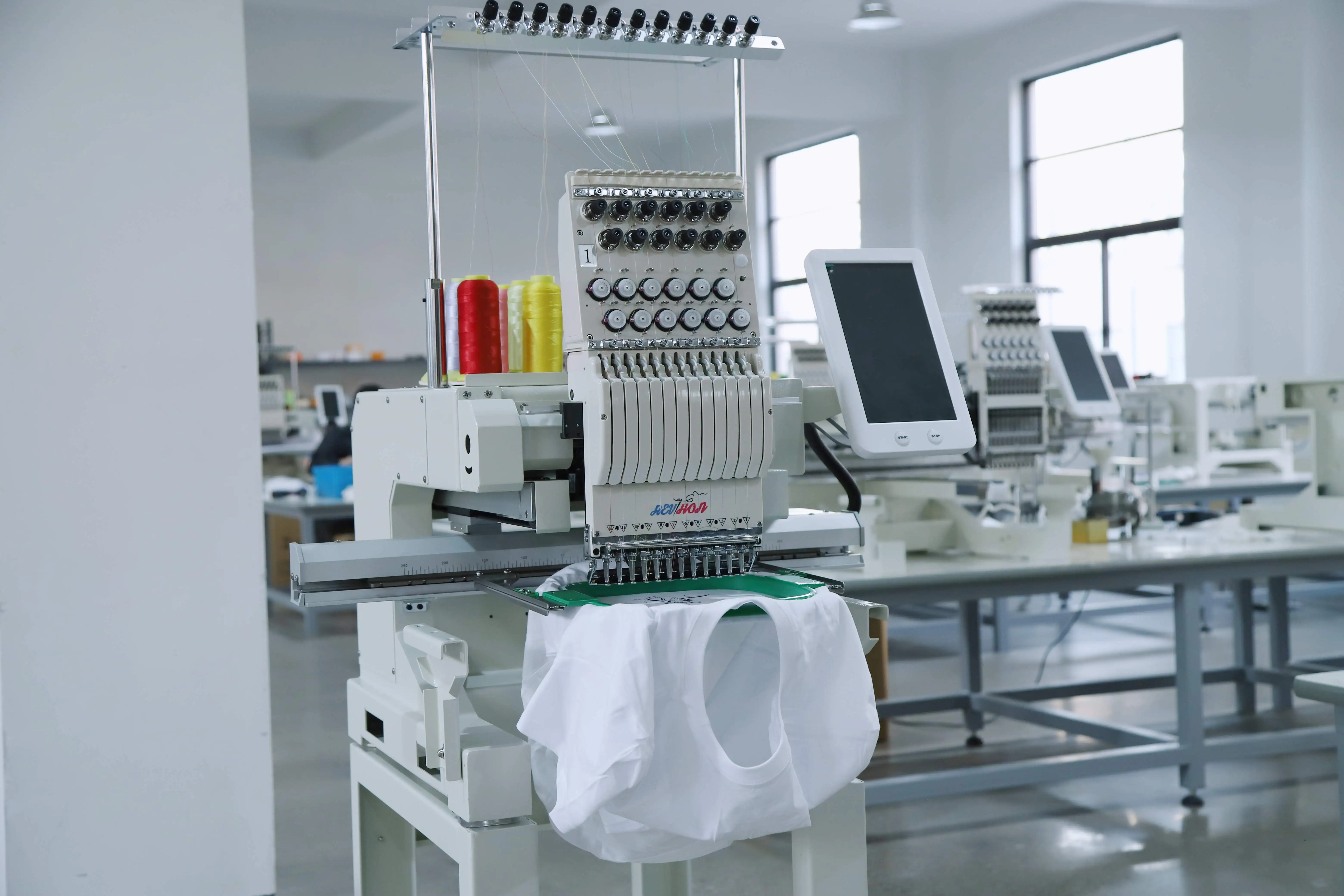 REVHON QH-C1201 Embroidery Machine Computerized Home Use 12/15 Needle Single Head Intelligent Embroidery Machine
