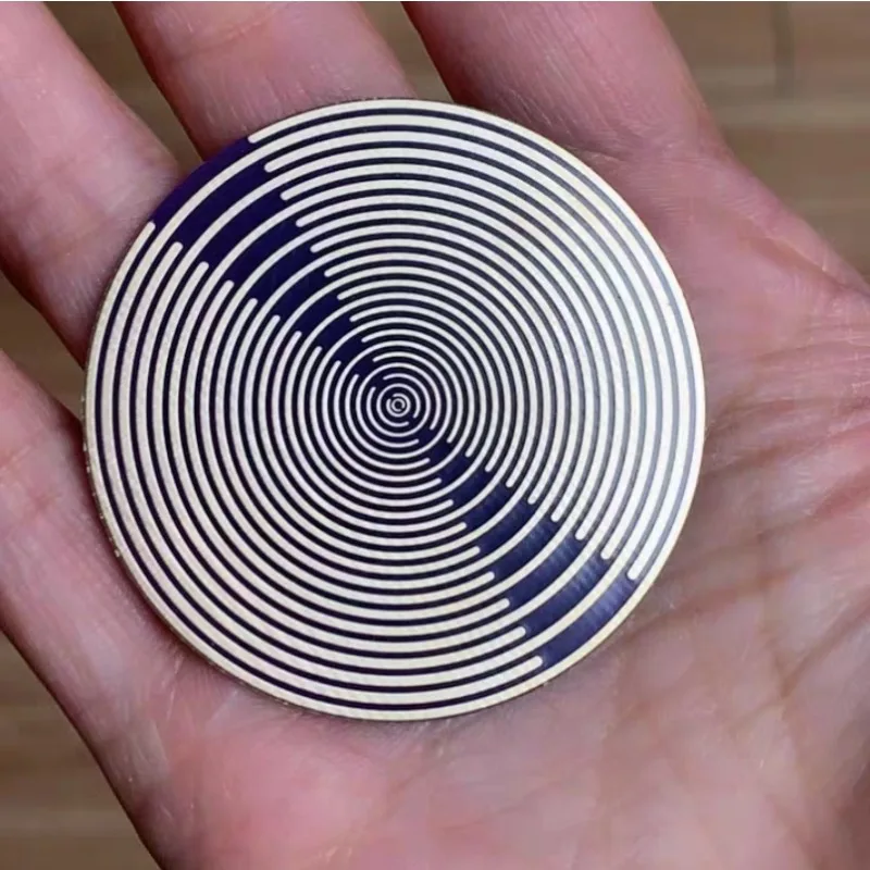 Beautiful Polarized Disc Multi-frequency Oscillator