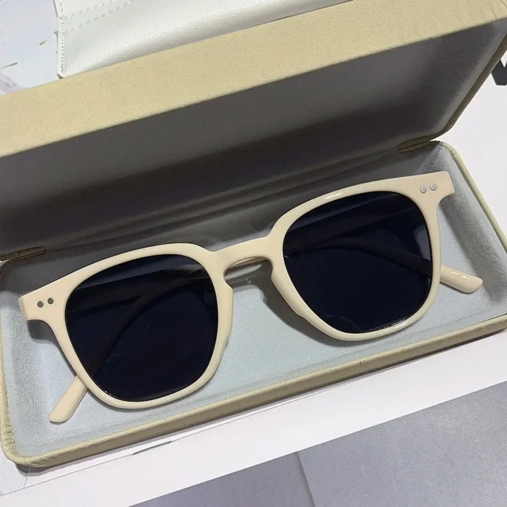 

Unisex Vintage Square & Round Sunglasses - Retro Luxury Small Frame Eyewear for Women Men Fashion Accessories