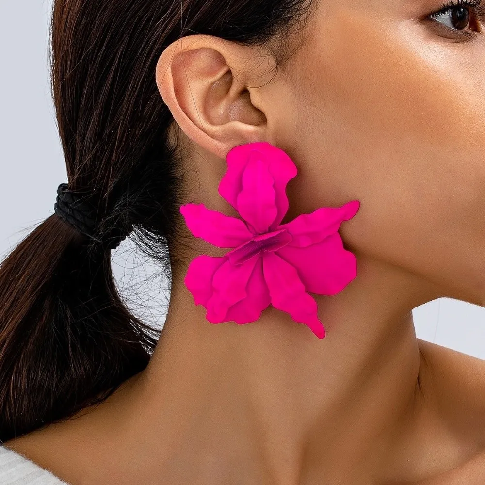 

Elegant Pleated Exaggerated Flower Earrings Baking Paint Petal Large Flower Earrings Irregular Luxury Ear Accessories Party