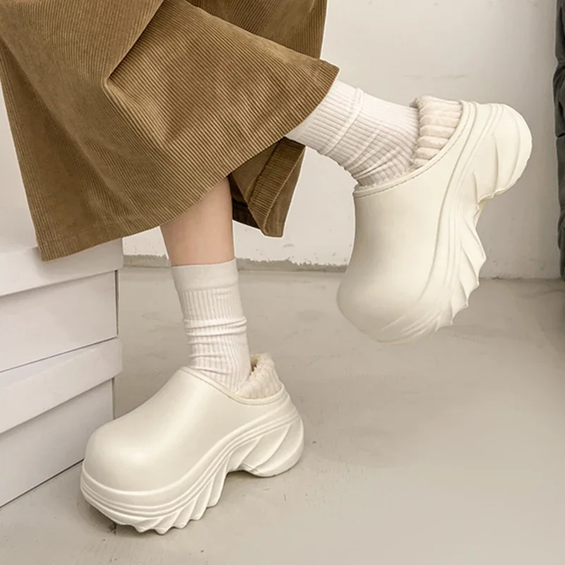 مكتنزة منصة النعال للنساء 2025 جديد سميكة القاع الدافئة أفخم قباقيب أحذية امرأة مقاوم للماء عدم الانزلاق شبشب منزل داخلي