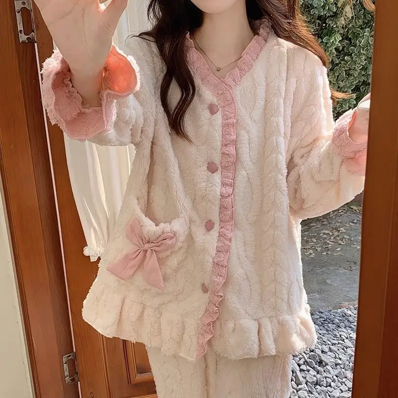 Pijamas de lana coral para mujer, ropa de dormir cómoda para otoño e invierno, nuevo modelo, conjunto de pijama de algodón de manga larga, traje para estar en casa