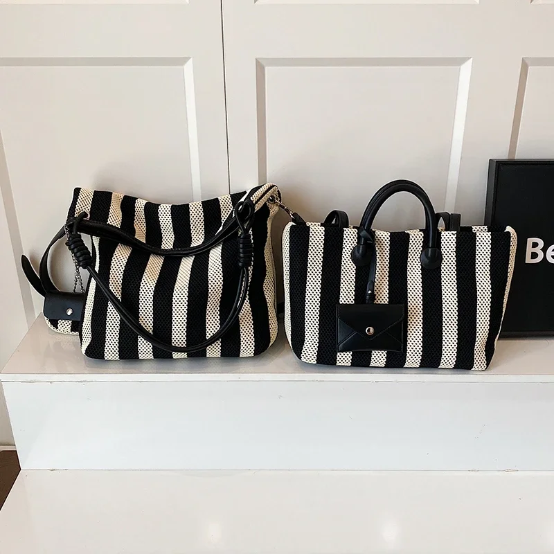 

Stylish Design Essential Large Capacity Shoulder & Crossbody Bags Summer Hot Sale Striped Hasp Sense of Luxury Women's Handbags