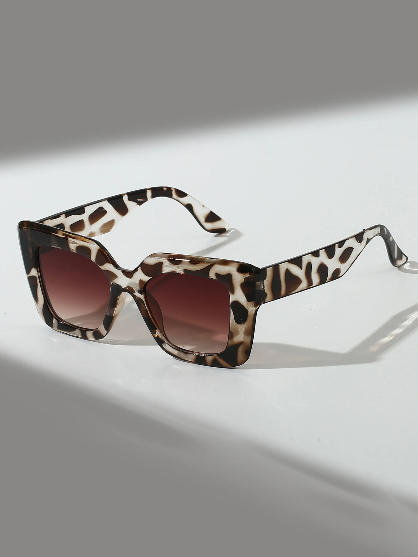 1 Stück Retro Übergroße Quadratische Sonnenbrille für Damen, Modische Brille Geeignet für Stilvolle Outfits und Strandurlaube – Detail 3