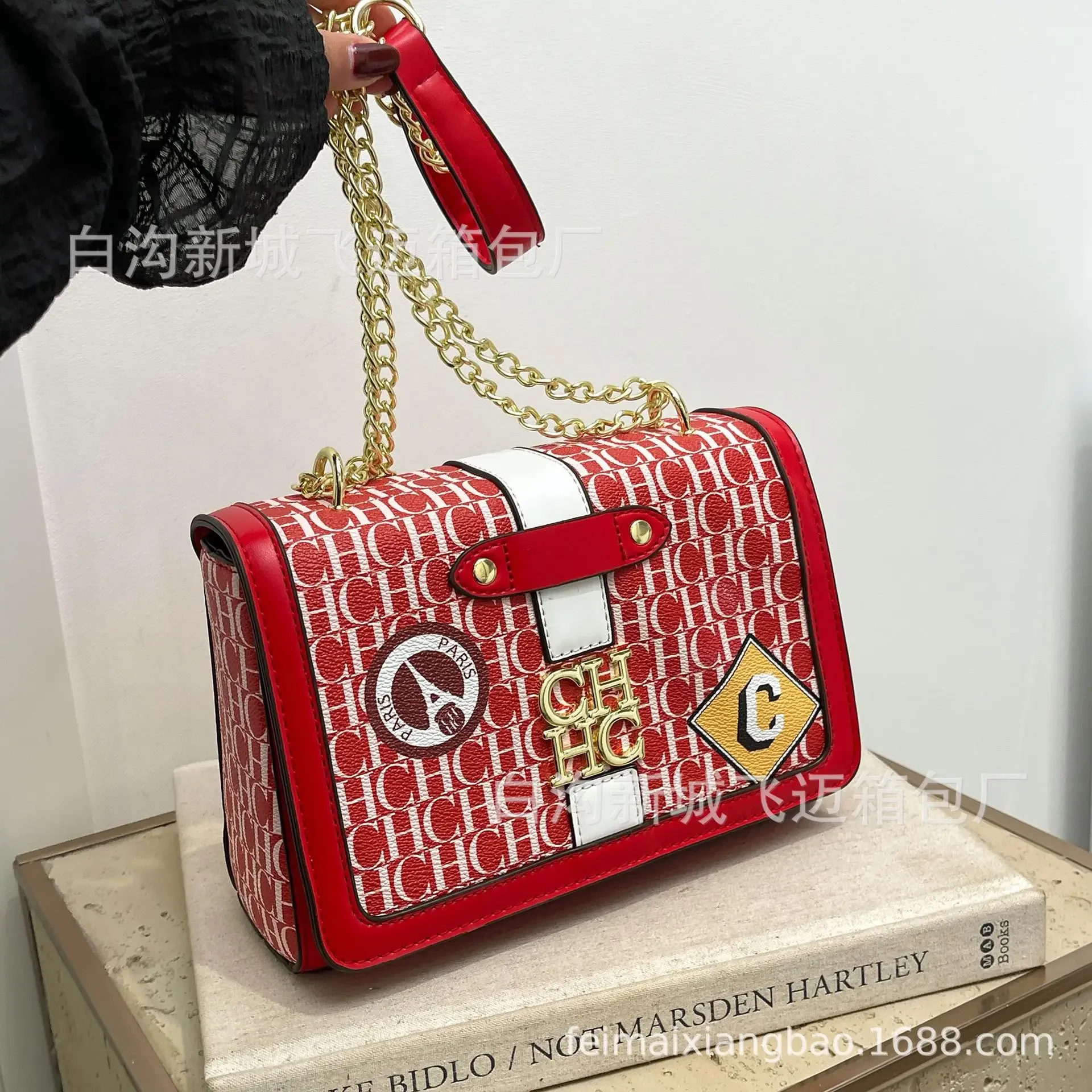 

2025 European and American Fashion! Personalized Women's Letter Shoulder Bag - Custom Color, Trendy Messenger Style