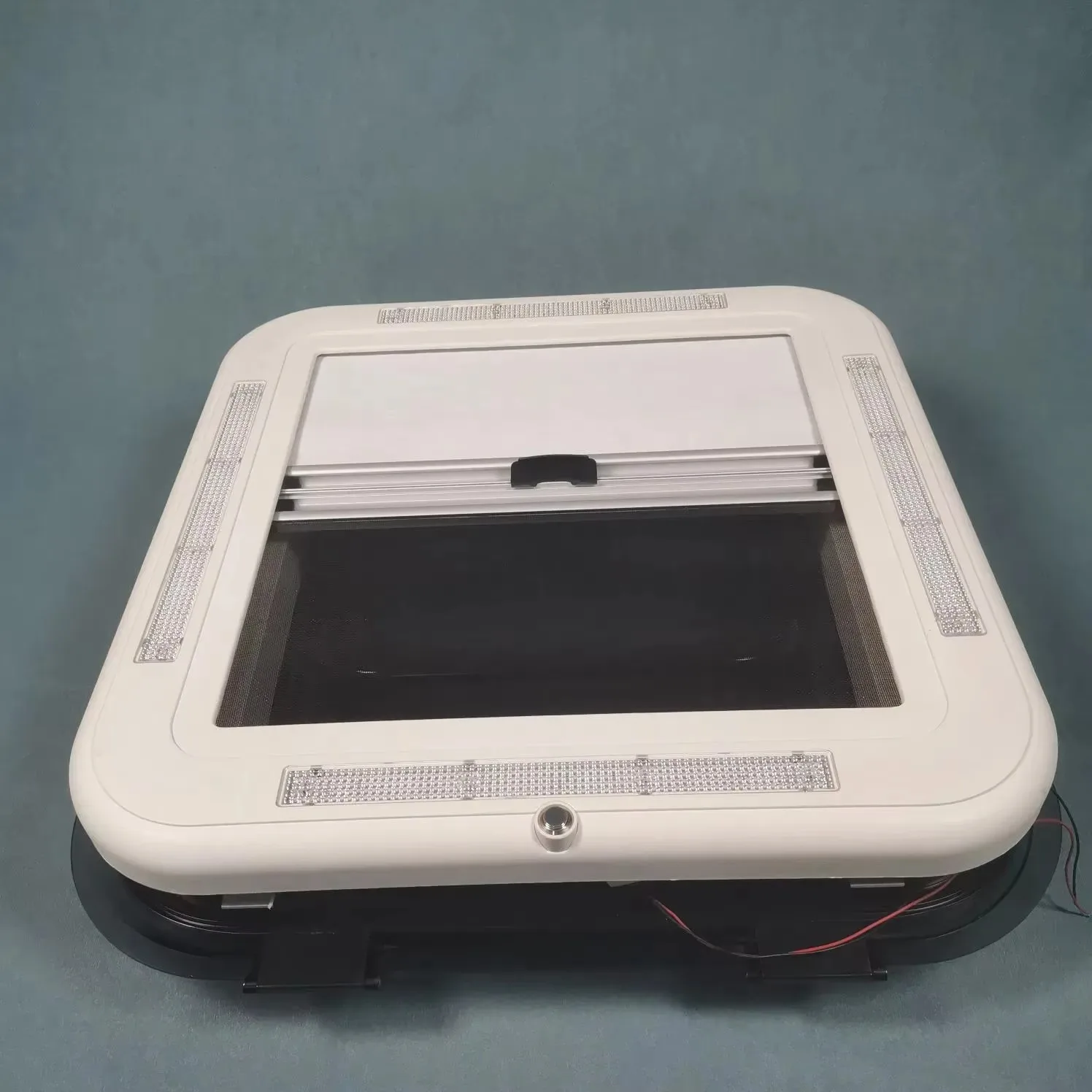 Immagine 5: Lucernario Manuale per Camper, Roulotte e Motorhome 500*500mm con Luci LED