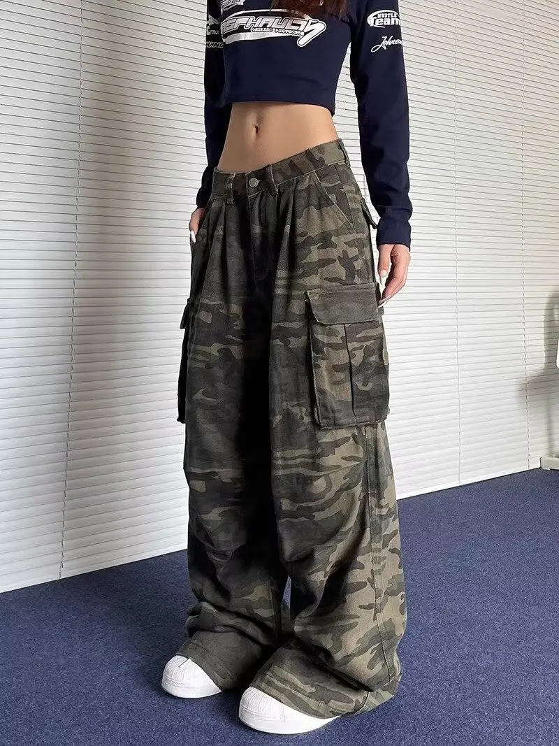 กางเกงยีนส์คาร์โก้สไตล์วินเทจล้างสีสำหรับผู้หญิง แฟชั่นฤดูใบไม้ร่วง สไตล์อเมริกัน Y2K เอวสูงทรงหลวม กางเกงคาร์โก้ลำลองลายพรางแบบใหม่