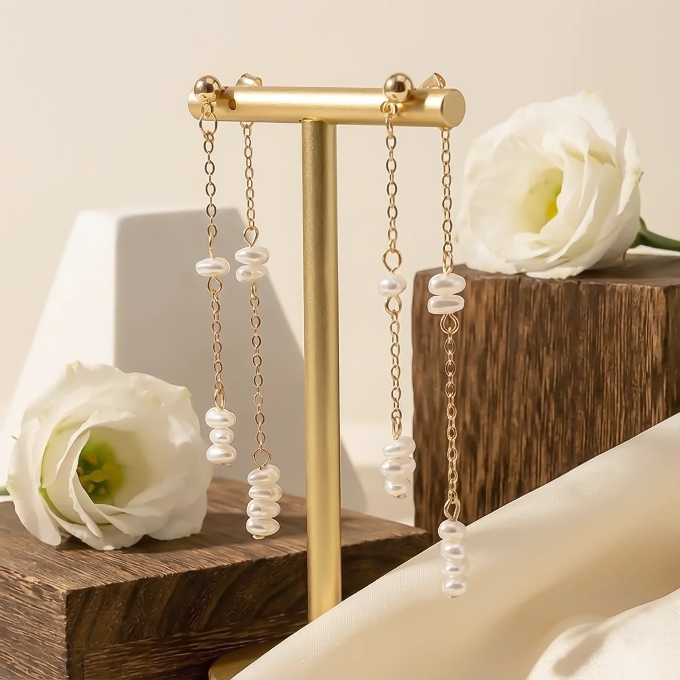 1 Pair of Classic Light Luxury Women's Fashion Earrings, Elegant French Simple Long Chain Baroque Imitation Pearl Pendant Design Zinc Alloy Earrings, Suitable for Daily Wear, Weddings, Banquets, Valentine's Day, New Year Gifts