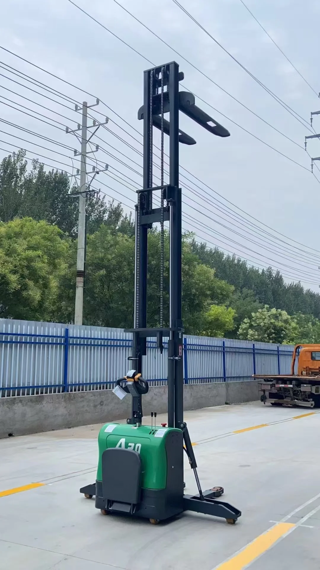 

Новый электрический вилочный погрузчик-штабелер с педальным управлением, полноприводный, на свинцово-кислотных аккумуляторах, с усиленной конструкцией, для индивидуальных заказов