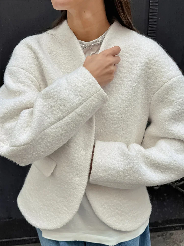 

White Loose Knitwear Jackets For Women Fashion Elegant High Waist Autumn 2025 Fashion Commute Outwear Luxury Ladies Jackets