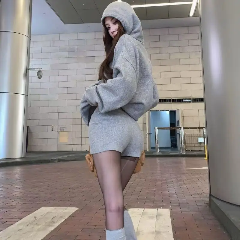 アメリカンホットガールレトロニットジッパーパーカースーツ女性のハイウエストショーツツーピース韓国無地スリムでルーズスーツ