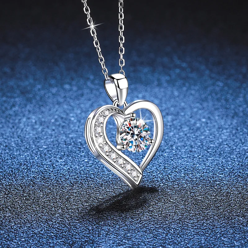 D Color Moissanite Necklace Pendant Light Luxury Ocean Heart 1 Carat Moissanite Silver Necklace Platinum PT950 Mark