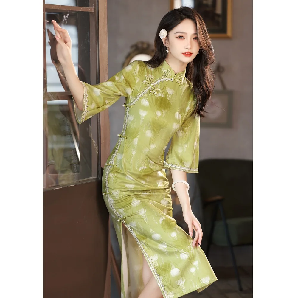 Modified Autumn Republican Style Retro Temperament Velvet Young Models of Girls Inverted Large-sleeved Cheongsam Dress