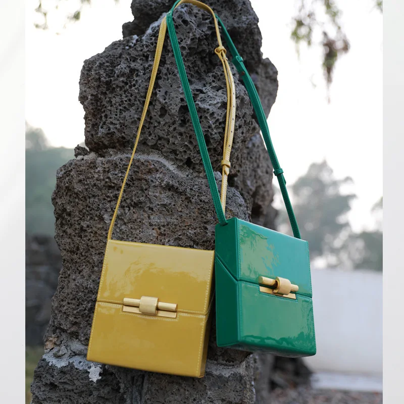 borsa-a-scatola-in-vera-pelle-borsa-a-tracolla-in-pelle-verniciata-di-vacchetta-lo-bule-borsa-piccola-quadrata-produzione-cinese-primavera