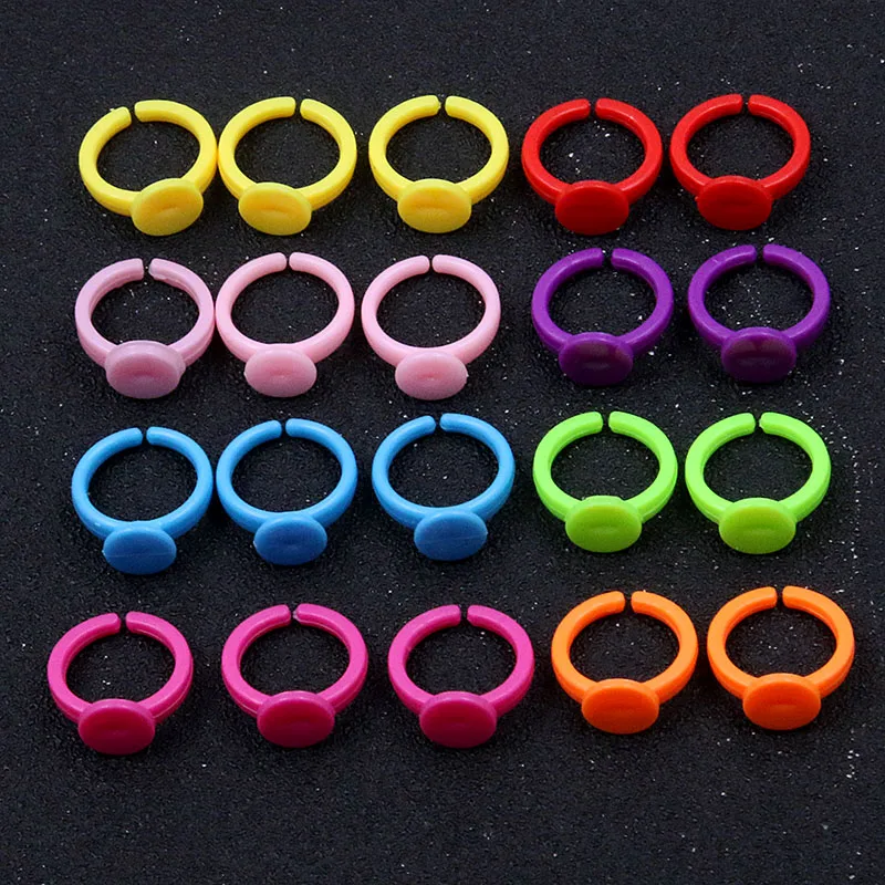 50pcs 13*20mm Random Mixed Colors Adjustable Colorful Kids Ring Plastic With 8mm Blank Pad Tra For DIY Jewelry