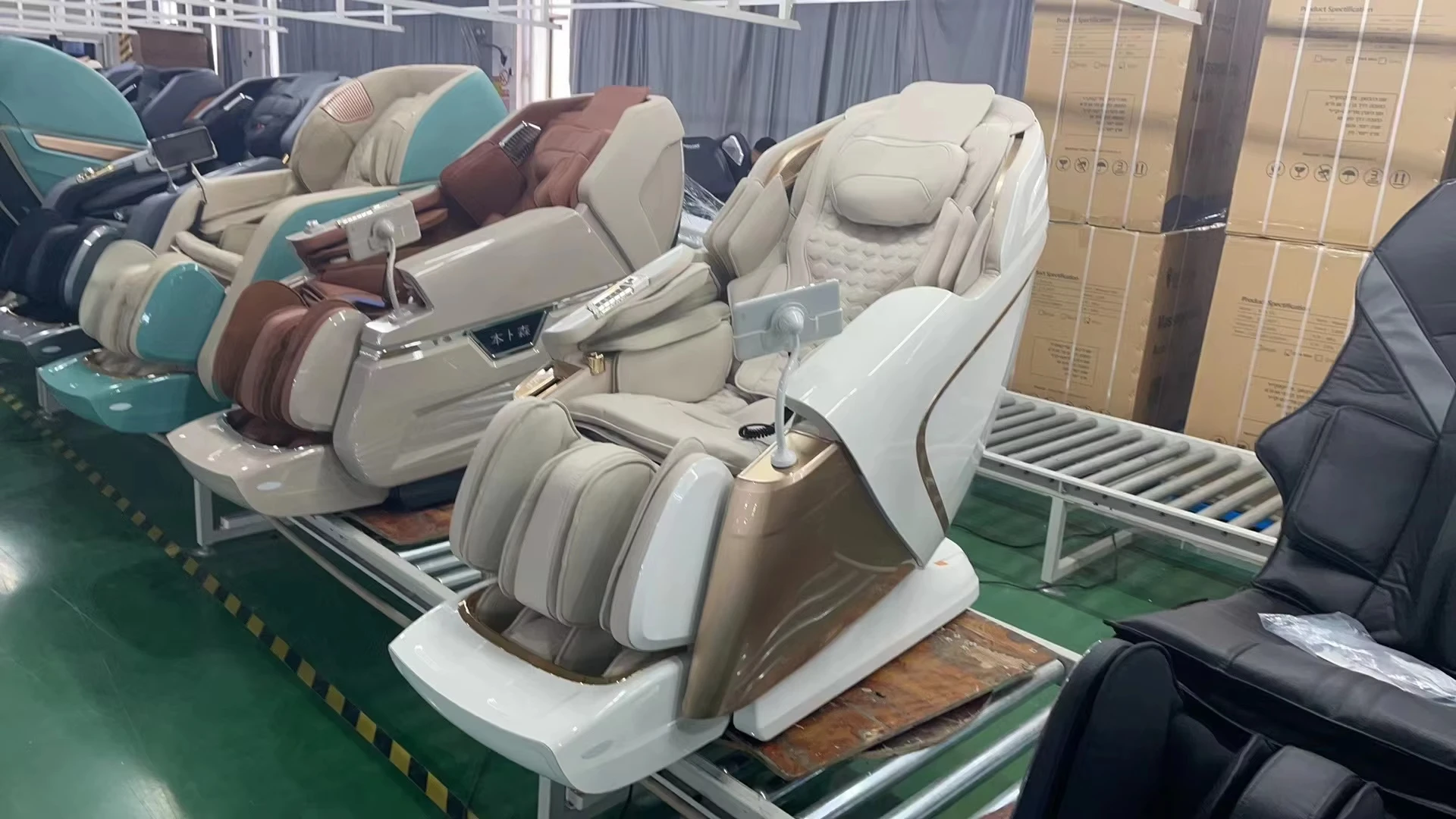 

High Quality AI Voice Control Zero Gravity Massage Chair Leather Shiatsu Neck Body Foot Home Use Airbag Living Room Sofa