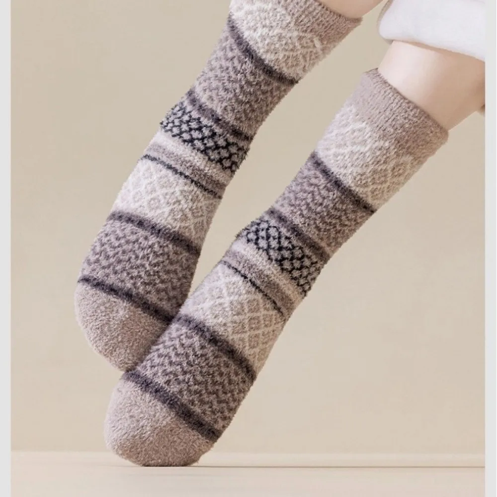أزياء الخريف الشتاء المرجان الصوف الجوارب لينة رشاقته جوارب يمكن السير بها على الأرض نصف الصوف الدافئة النوم الجوارب للنساء الفتيات #4