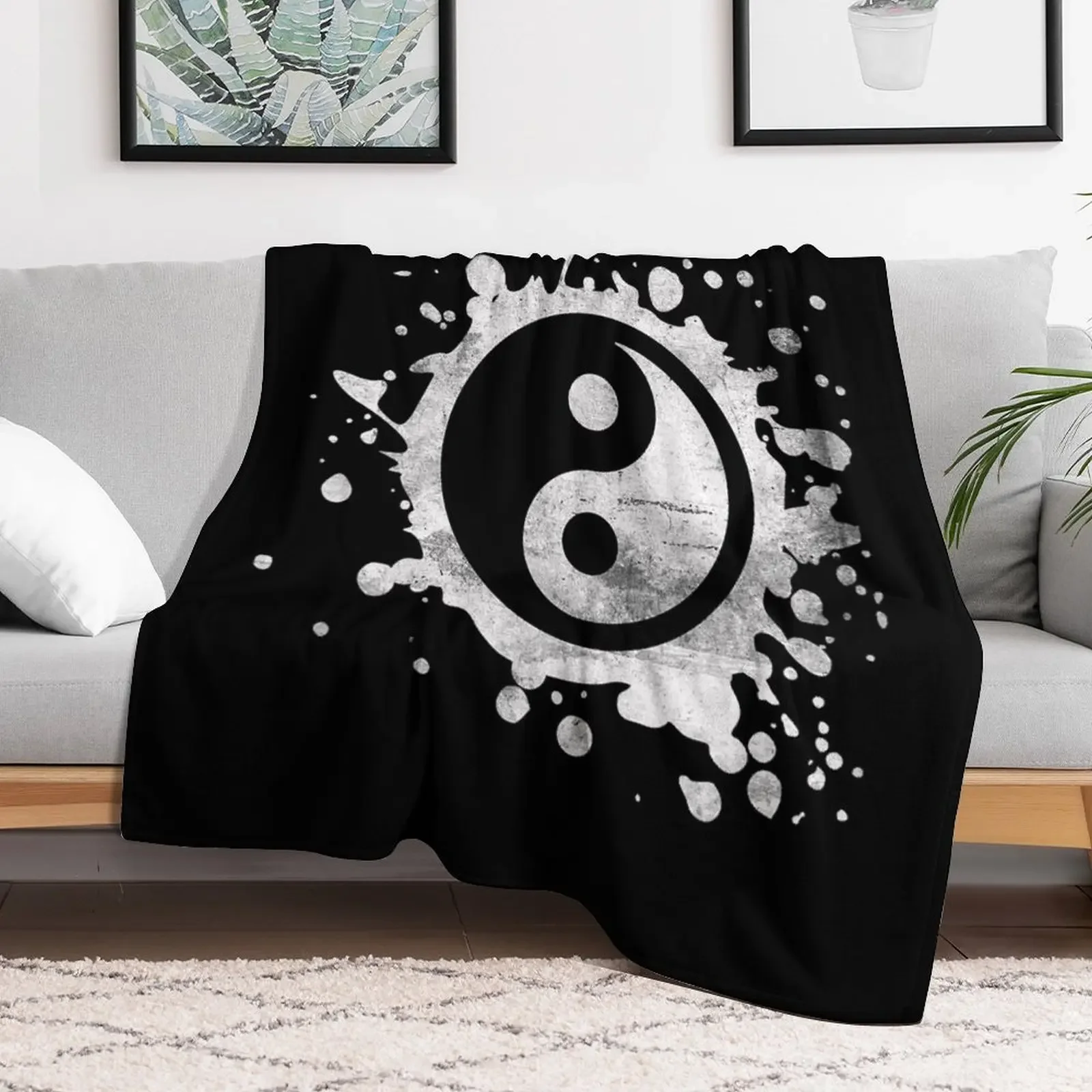 Distressed Yin Yang Feng Shui Ying Yang Taoism Zen Buddhism T-Shirt Throw Blanket Fashion Sofas Bed Blankets