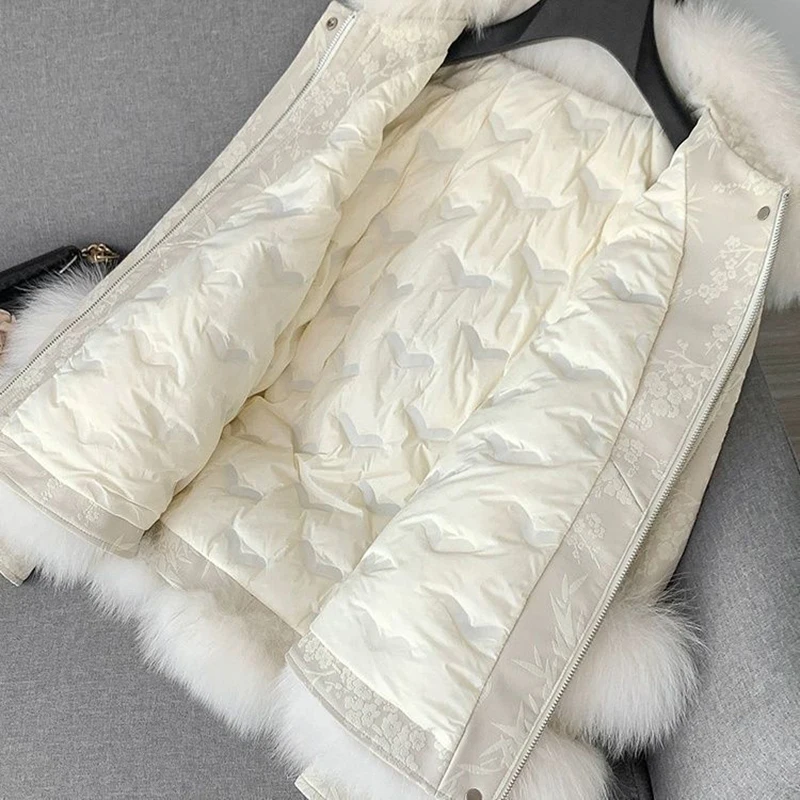 

2026 Winter New Embroidered Embossed Sheepskin Fashion Thick Warm Fur One Jacket Fur Fox Fur Jacket Outwear Women's Overcoat